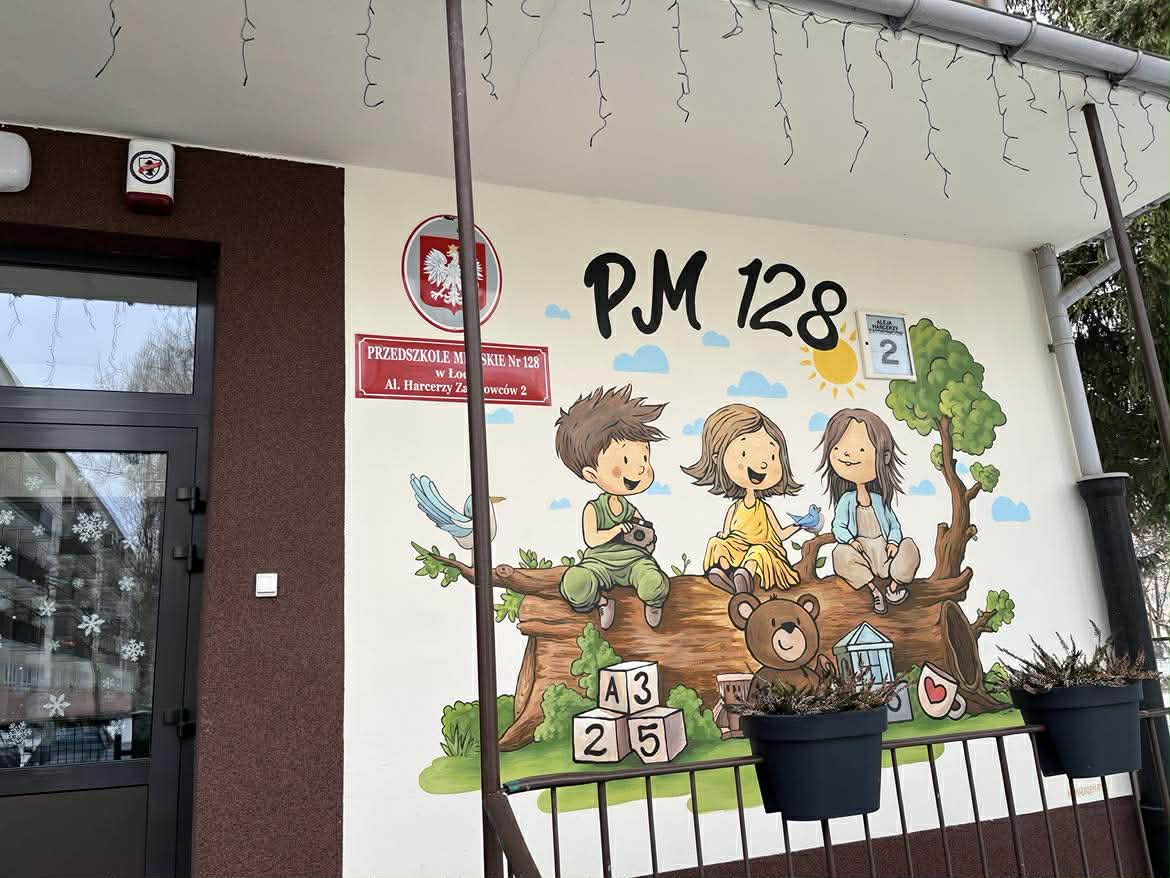 Mural przy wejściu do przedszkola 
